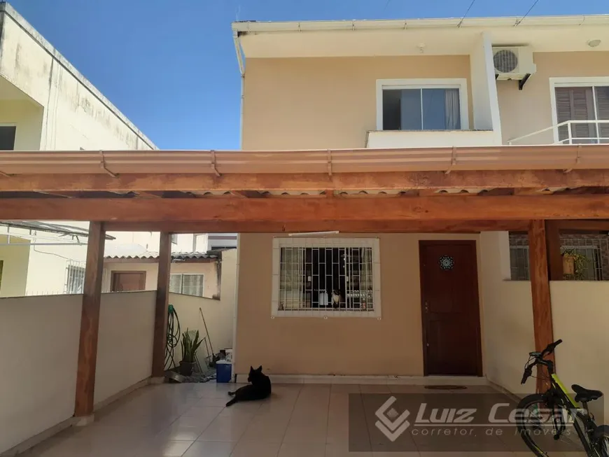 Foto 1 de Casa com 2 Quartos à venda, 90m² em Aririu, Palhoça