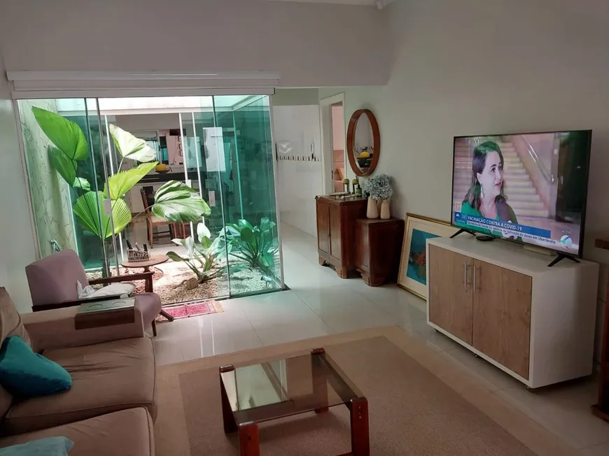 Foto 1 de Casa com 3 Quartos à venda, 179m² em Jardim Inconfidência, Uberlândia