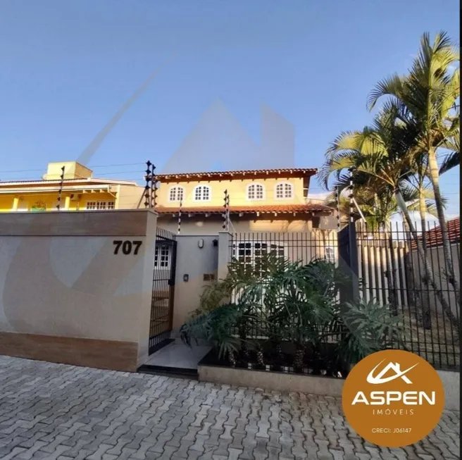 Foto 1 de Casa com 2 Quartos à venda, 300m² em Centro, Arapongas