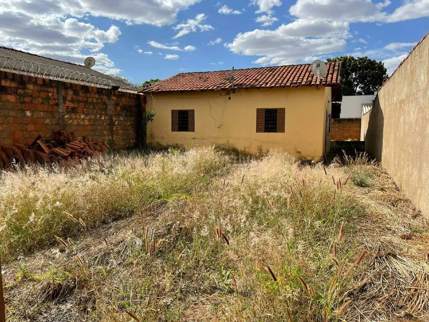 Foto 1 de Casa com 2 Quartos à venda, 300m² em Jardim das Palmeiras, Uberlândia