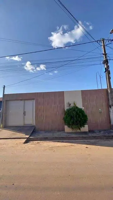 Foto 1 de Casa com 2 Quartos à venda, 150m² em Dom João VI, Capanema