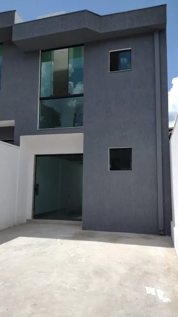 Foto 1 de Casa com 2 Quartos à venda, 120m² em Sapucaias III, Contagem