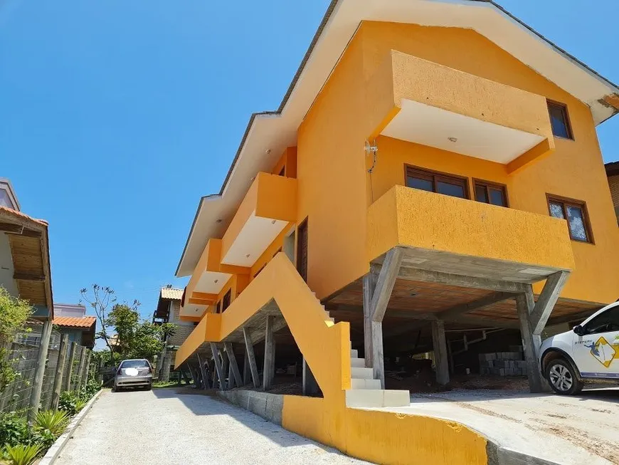 Foto 1 de Apartamento com 1 Quarto à venda, 45m² em Praia do Rosa, Imbituba
