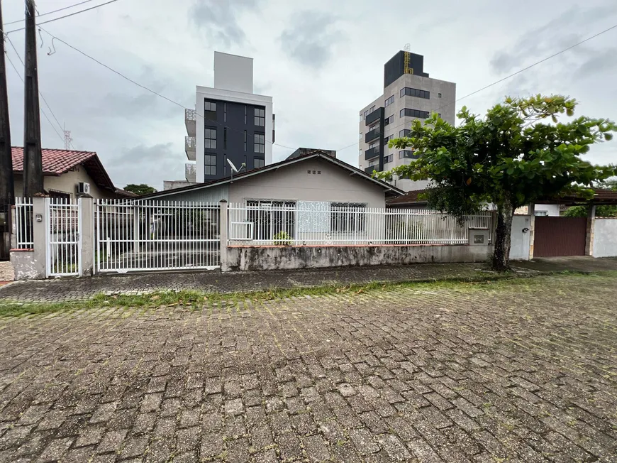 Foto 1 de Lote/Terreno à venda, 354m² em Bucarein, Joinville