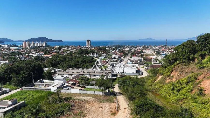 Foto 1 de Lote/Terreno à venda, 360m² em Massaguaçu, Caraguatatuba