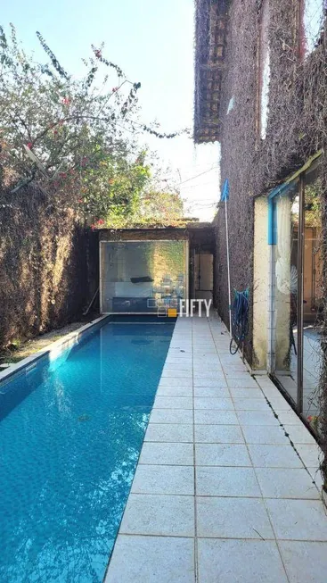 Foto 1 de Casa com 2 Quartos à venda, 215m² em Interlagos, São Paulo