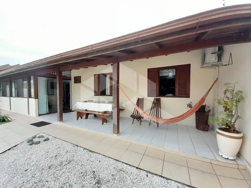 Foto 1 de Casa com 3 Quartos para alugar, 251m² em Areias, São José