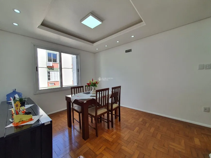 Foto 1 de Apartamento com 2 Quartos à venda, 53m² em Medianeira, Porto Alegre