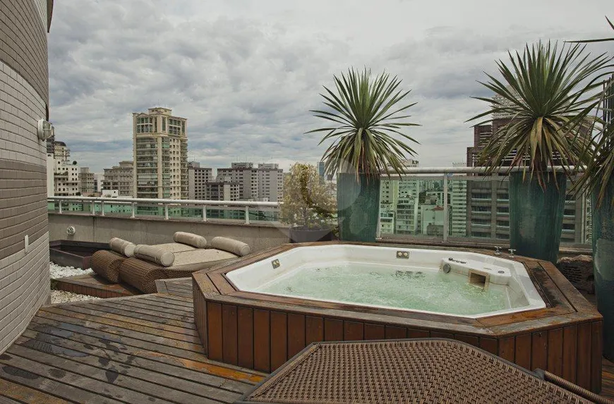 Foto 1 de Cobertura com 4 Quartos para alugar, 381m² em Jardim Europa, São Paulo