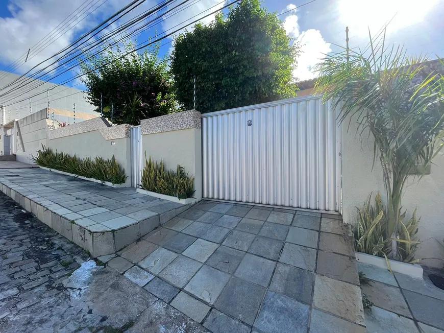 Foto 1 de Casa com 4 Quartos à venda, 400m² em Lagoa Nova, Natal