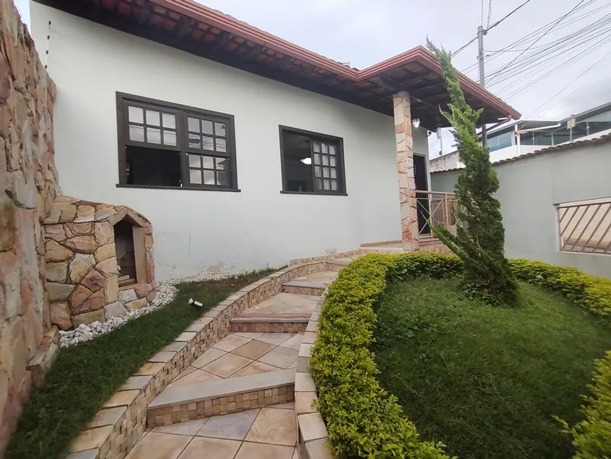 Foto 1 de Casa com 3 Quartos à venda, 110m² em Albinapolis, Conselheiro Lafaiete