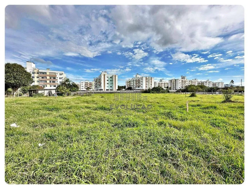 Foto 1 de Lote/Terreno à venda, 1900m² em Forquilhas, São José