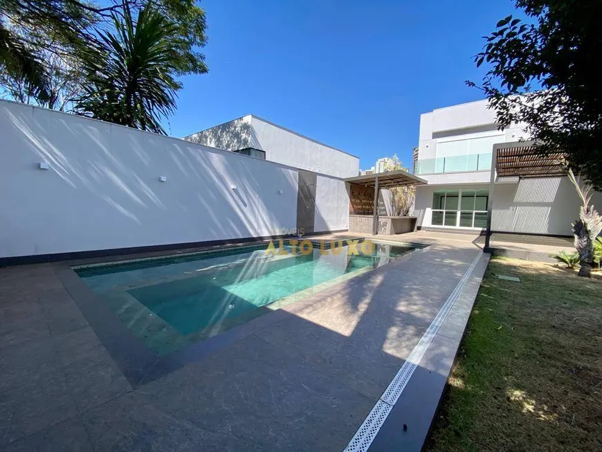 Foto 1 de Casa com 3 Quartos à venda, 608m² em Belvedere, Belo Horizonte