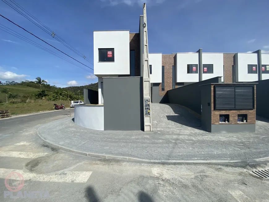 Foto 1 de Sobrado com 2 Quartos para alugar, 67m² em Ilha da Figueira, Guaramirim