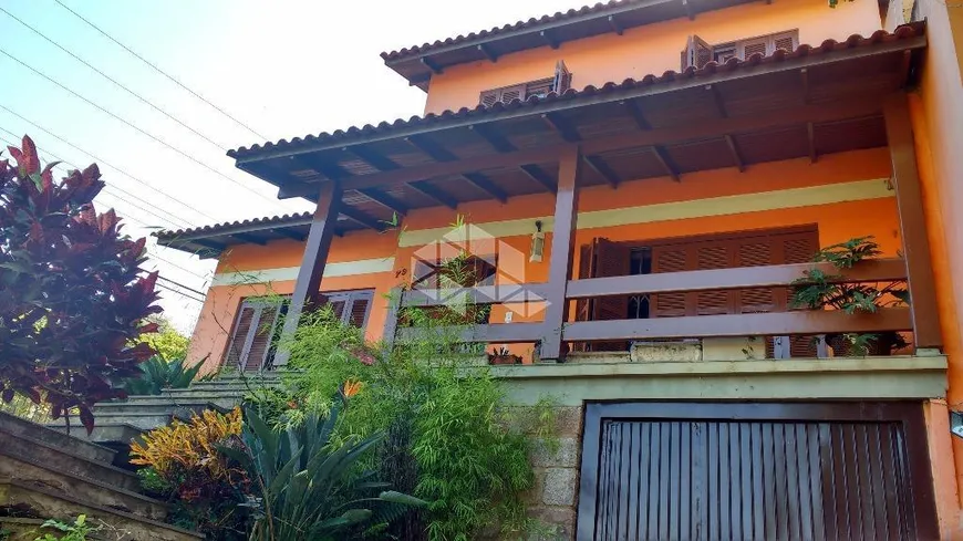 Foto 1 de Casa com 5 Quartos à venda, 215m² em Vila Nova, Porto Alegre