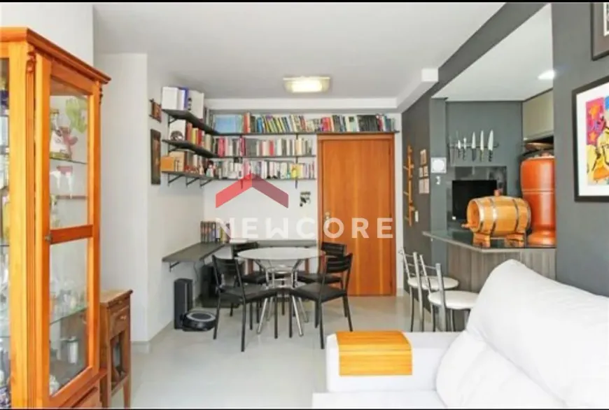 Foto 1 de Apartamento com 2 Quartos à venda, 58m² em Medianeira, Porto Alegre