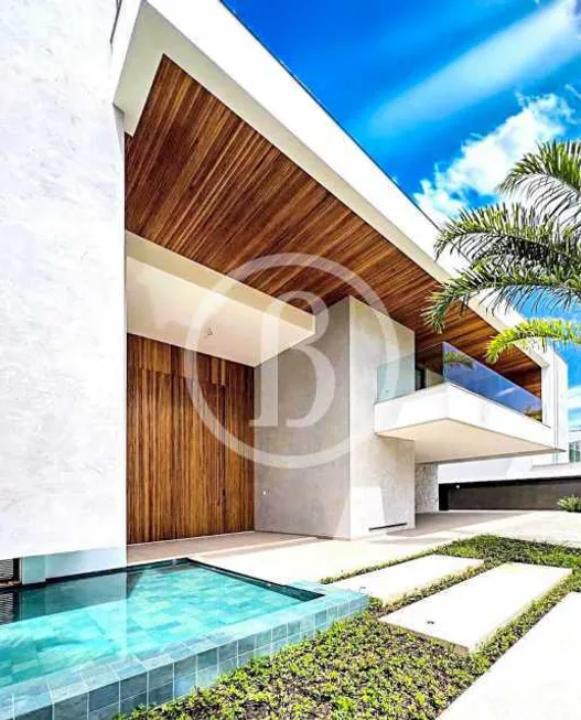 Foto 1 de Casa de Condomínio com 5 Quartos à venda, 860m² em Barra da Tijuca, Rio de Janeiro
