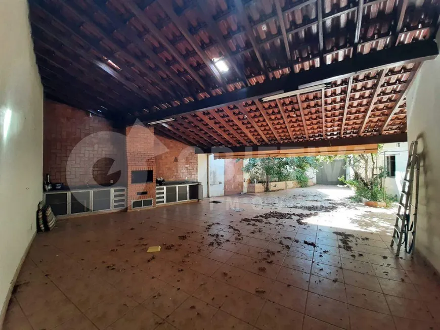 Foto 1 de Casa com 5 Quartos para alugar, 296m² em Nossa Senhora Aparecida, Uberlândia