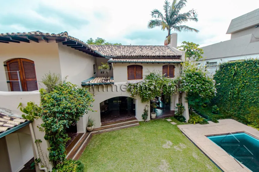 Foto 1 de Casa com 4 Quartos à venda, 605m² em Jardim Guedala, São Paulo