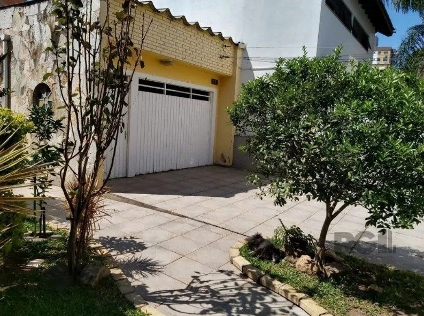 Foto 1 de Casa com 4 Quartos à venda, 199m² em Passo da Areia, Porto Alegre