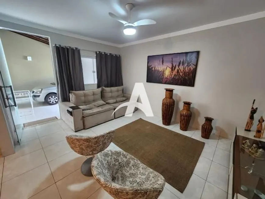 Foto 1 de Casa com 3 Quartos para alugar, 160m² em Brasil, Uberlândia