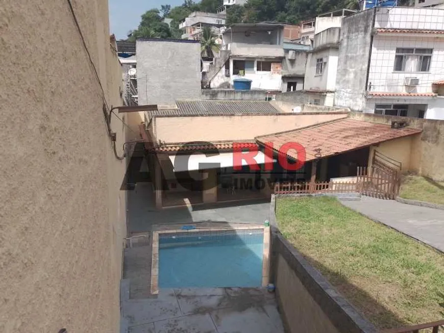 Foto 1 de Casa com 2 Quartos à venda, 215m² em  Vila Valqueire, Rio de Janeiro