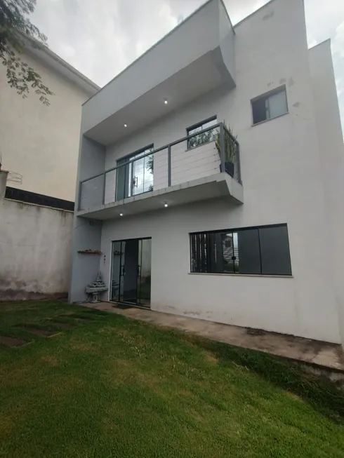 Foto 1 de Casa com 2 Quartos à venda, 413m² em Santa Clara, Conselheiro Lafaiete