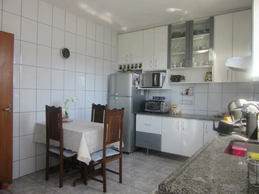 Foto 1 de Casa com 3 Quartos à venda, 85m² em Caiçaras, Belo Horizonte
