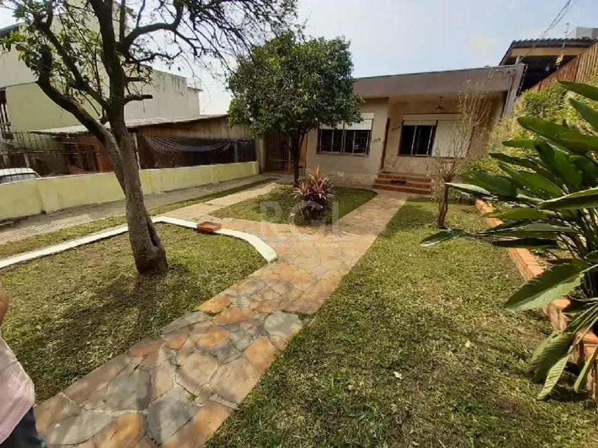 Foto 1 de Casa com 4 Quartos à venda, 140m² em Vila Ipiranga, Porto Alegre