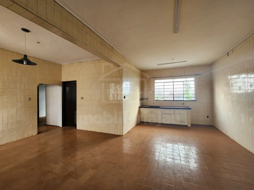 Foto 1 de Casa com 3 Quartos para venda ou aluguel, 200m² em Vila Assis, Jaú