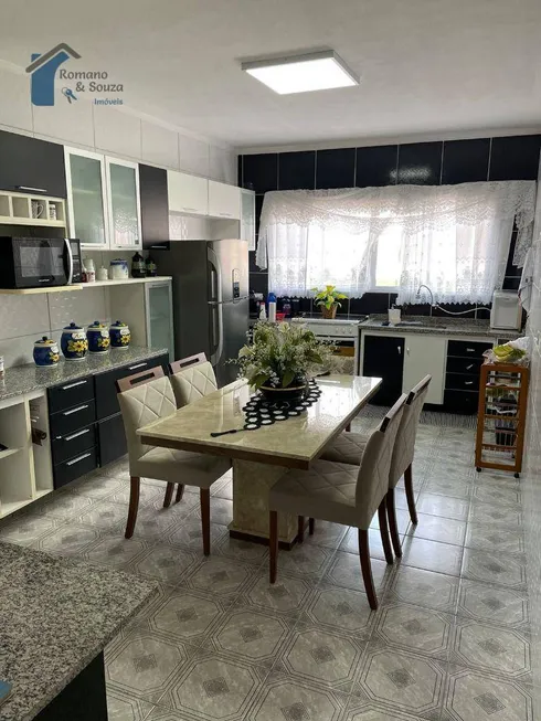 Foto 1 de Sobrado com 3 Quartos à venda, 180m² em Jardim Santa Mena, Guarulhos