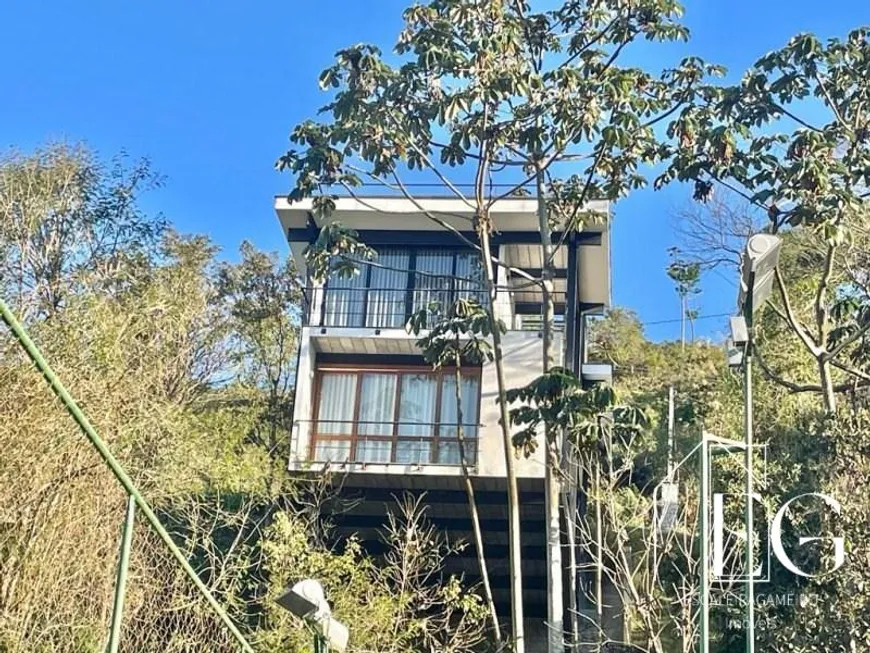 Foto 1 de Casa de Condomínio com 3 Quartos à venda, 180m² em Vargem Grande, Teresópolis