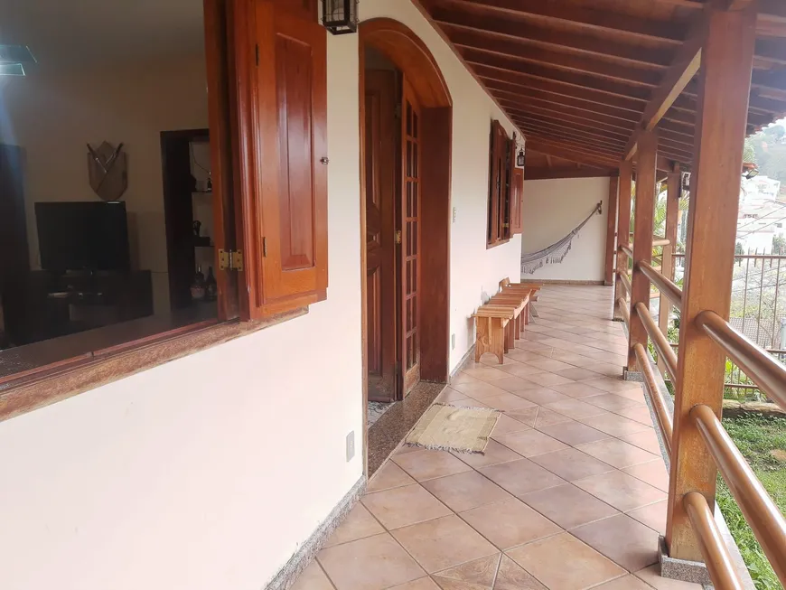 Foto 1 de Casa com 4 Quartos à venda, 277m² em Quintas das Avenidas, Juiz de Fora