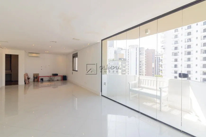 Foto 1 de Apartamento com 2 Quartos para alugar, 131m² em Cerqueira César, São Paulo