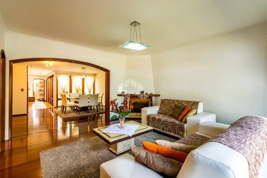 Foto 1 de Casa com 6 Quartos à venda, 300m² em Rio Branco, Porto Alegre