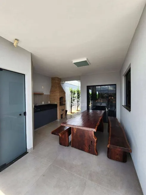 Foto 1 de Casa com 3 Quartos à venda, 183m² em Morada da Colina, Uberlândia