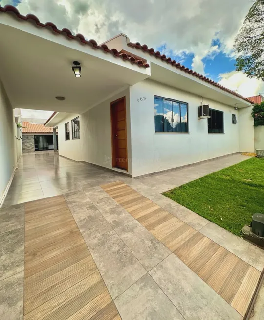 Foto 1 de Casa com 4 Quartos à venda, 234m² em Vila Ipiranga, Maringá