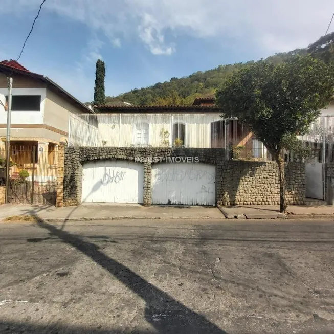 Foto 1 de Casa com 3 Quartos à venda, 252m² em Jardim Glória, Juiz de Fora