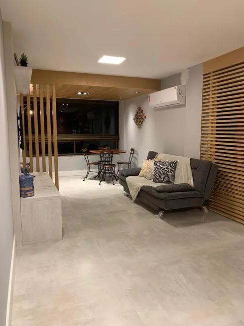 Foto 1 de Apartamento com 2 Quartos à venda, 78m² em Guarajuba Monte Gordo, Camaçari