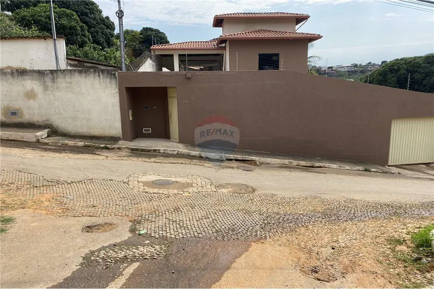 Foto 1 de Casa com 5 Quartos à venda, 306m² em Vera Cruz, Governador Valadares