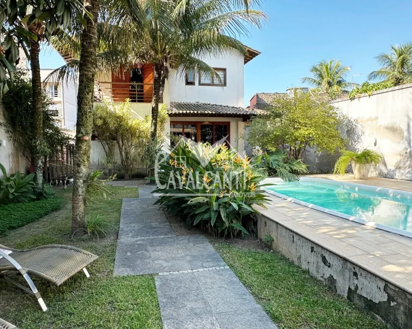 Foto 1 de Casa com 3 Quartos à venda, 315m² em Venda das Pedras, Itaboraí
