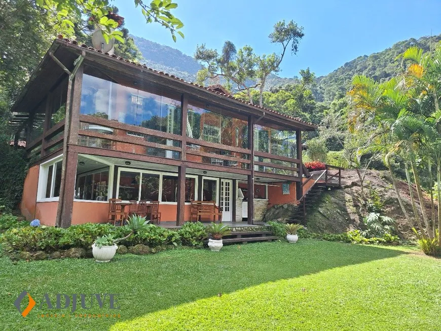 Foto 1 de Casa de Condomínio com 3 Quartos à venda, 400m² em Fazenda Inglesa, Petrópolis