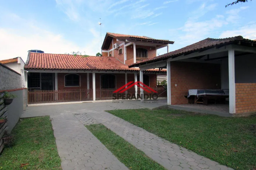 Foto 1 de Casa com 2 Quartos à venda, 129m² em Cambijú, Itapoá