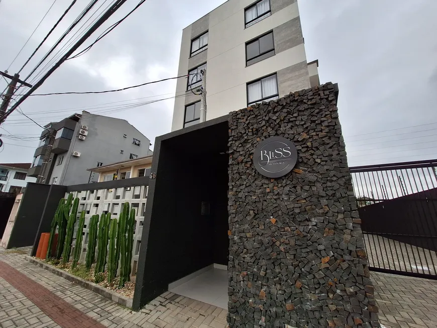 Foto 1 de Apartamento com 2 Quartos para alugar, 62m² em Iririú, Joinville
