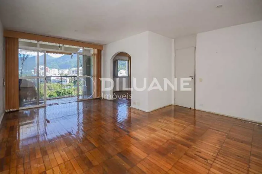 Foto 1 de Apartamento com 3 Quartos à venda, 127m² em Lagoa, Rio de Janeiro