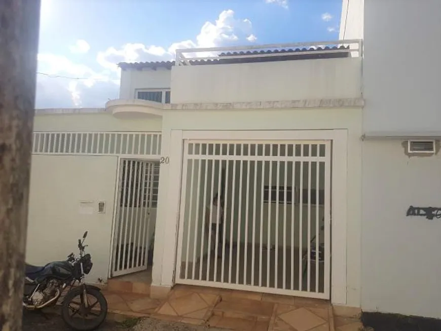 Foto 1 de Casa com 3 Quartos à venda, 252m² em Centro, Uberlândia