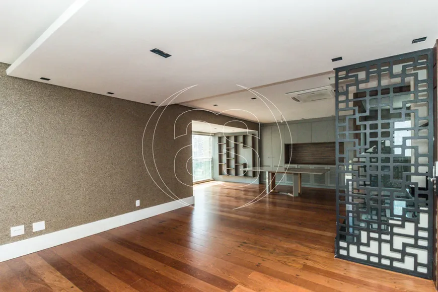 Foto 1 de Apartamento com 4 Quartos à venda, 250m² em Moema, São Paulo