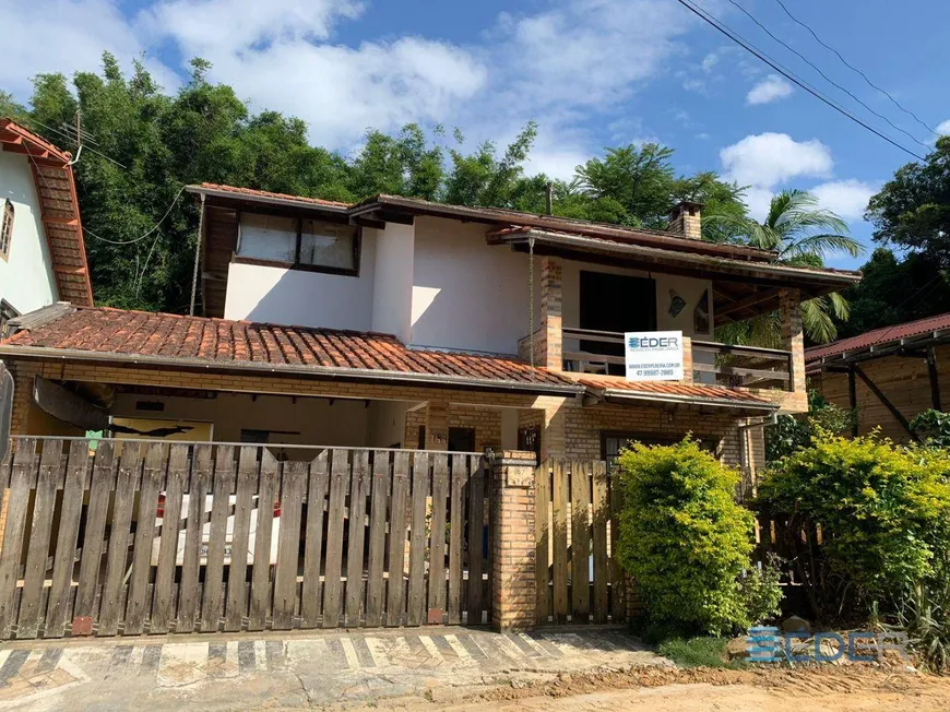 Foto 1 de Casa com 4 Quartos à venda, 200m² em Cabeçudas, Itajaí
