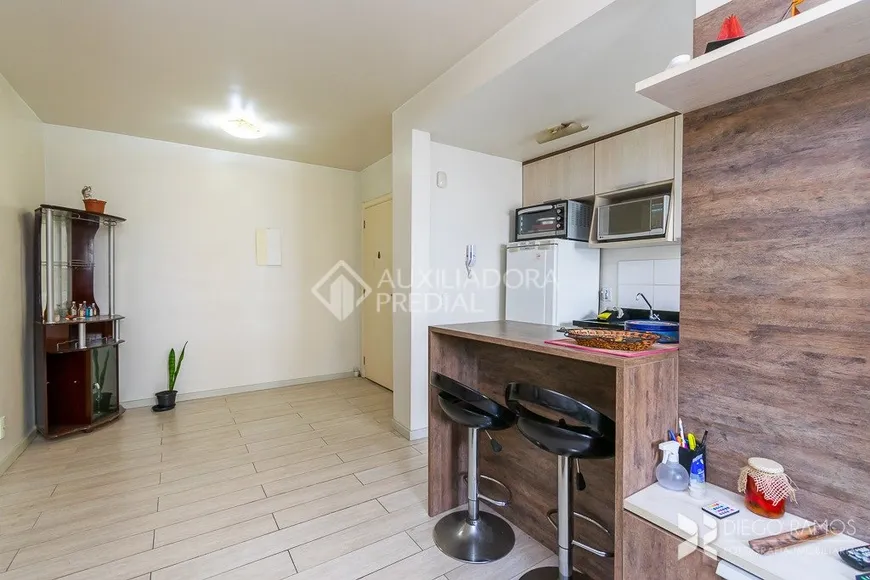 Foto 1 de Apartamento com 2 Quartos à venda, 46m² em Camaquã, Porto Alegre