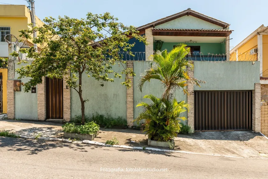 Foto 1 de Casa com 3 Quartos à venda, 360m² em Jardim Vinte e Cinco de Agosto, Duque de Caxias